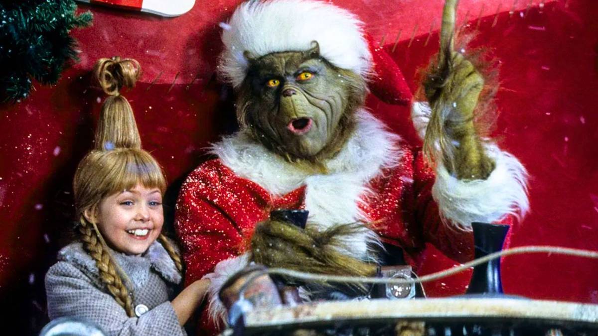 Jim Carrey and Taylor Momsen in How the Grinch Stole Christmas (2000)