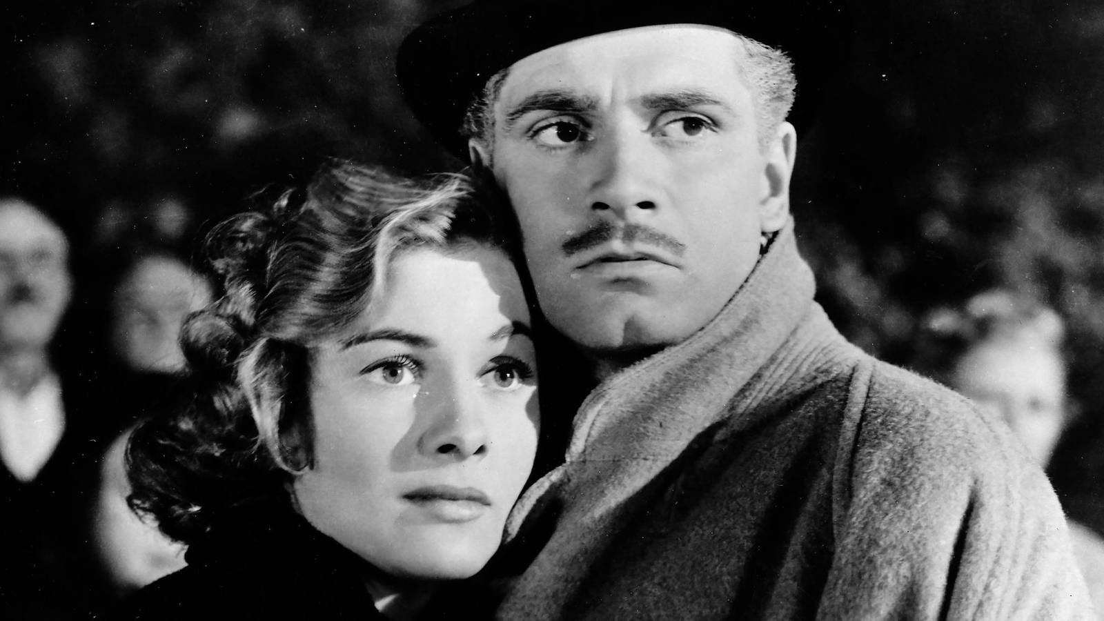 Laurence Olivier holding Joan Fontaine in Rebecca (1940)