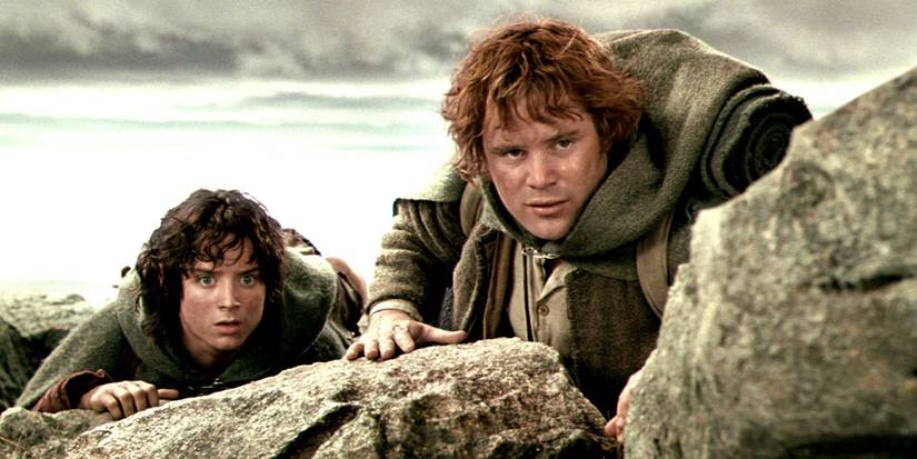 Sam and Frodo hiding behind a rock