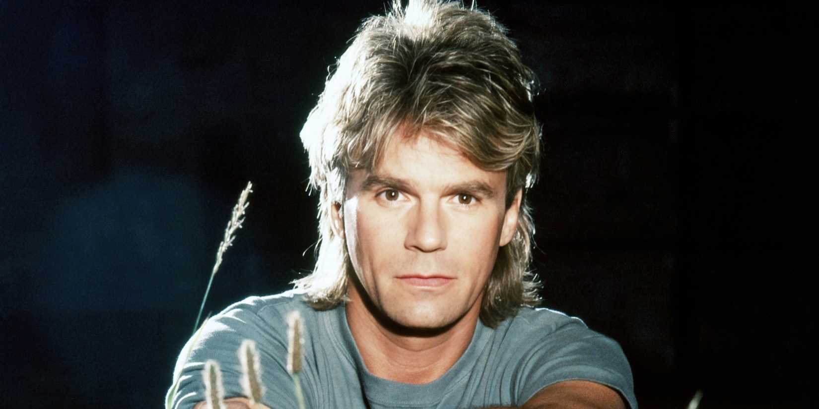 Richard Dean Anderson staring ahead as MacGyver 