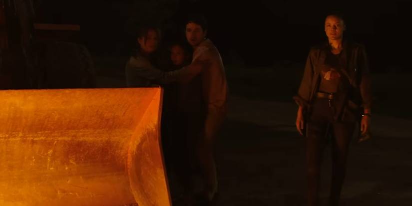 Frances Neagley (Maria Sten) watching the factory burn down in 'Reacher'.