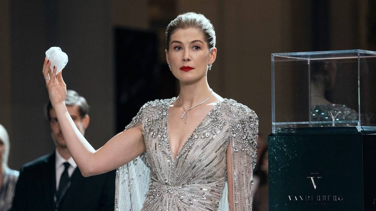 Rosamund Pike in Now You See Me: Now You Don't