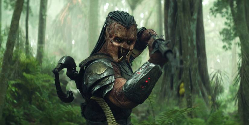 Dimitrius Schuster-Koloamatangi as Dek in Predator: Badlands