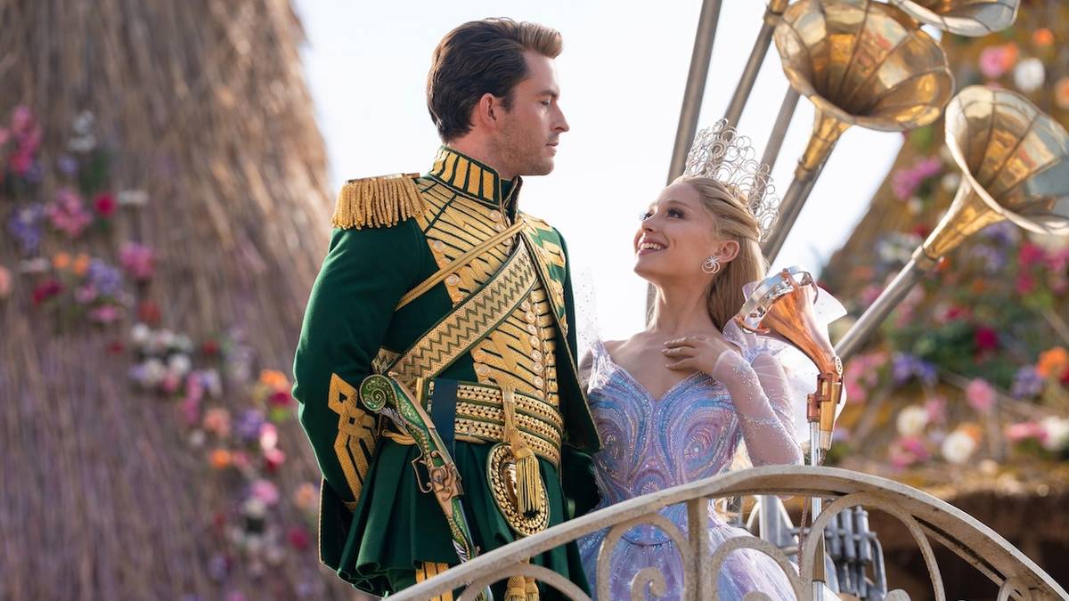 Jonathan Bailey and Ariana Grande in Wicked: For Good