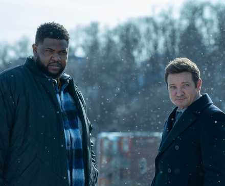 Mike and Bunny meet in Mayor of Kingstown