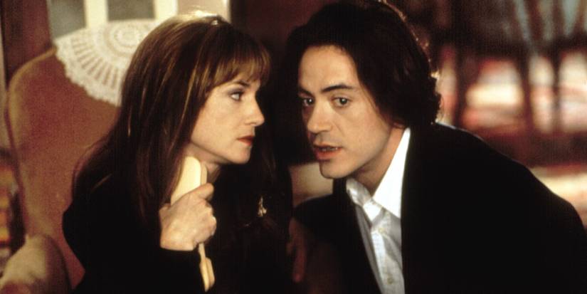 Holly Hunter and Robert Downey Jr. talk while on the phone with someone in Home for the Holidays