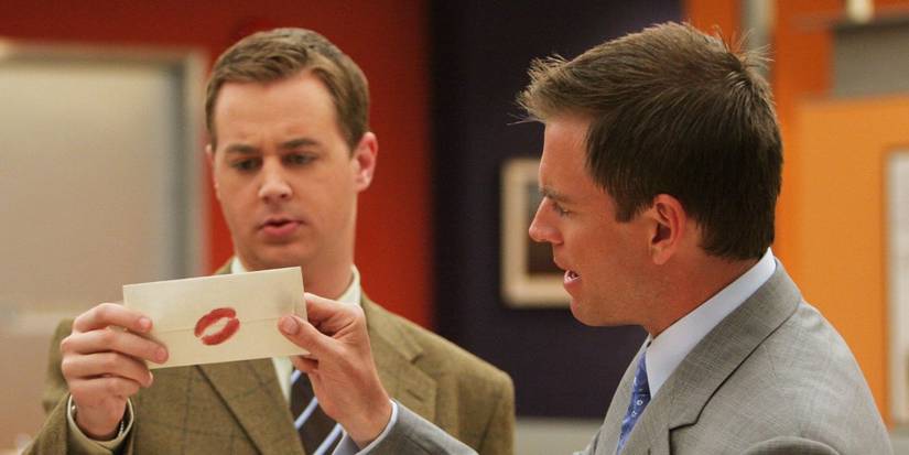 Sean Murray as Timothy McGee and Michael Weatherly as Tony DiNozzo in NCIS Season 2.
