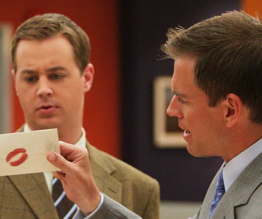 Sean Murray as Timothy McGee and Michael Weatherly as Tony DiNozzo in NCIS Season 2.