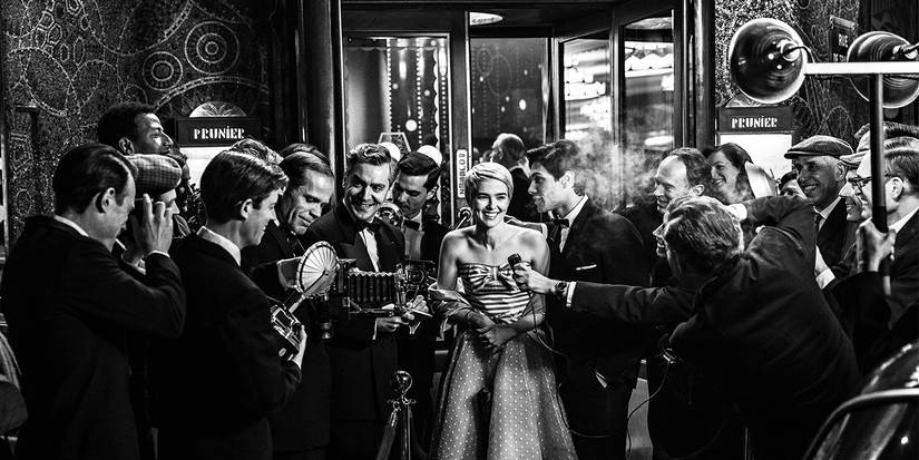 Jean Seberg surrounded by fans and paparazzi at the Breathless premiere.