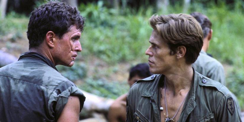 Platoon - 1986 (2) - Willem Dafoe and Tom Berenger talk in the jungle 