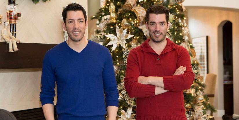 Jonathan and Drew Scott celebrate Christmas.