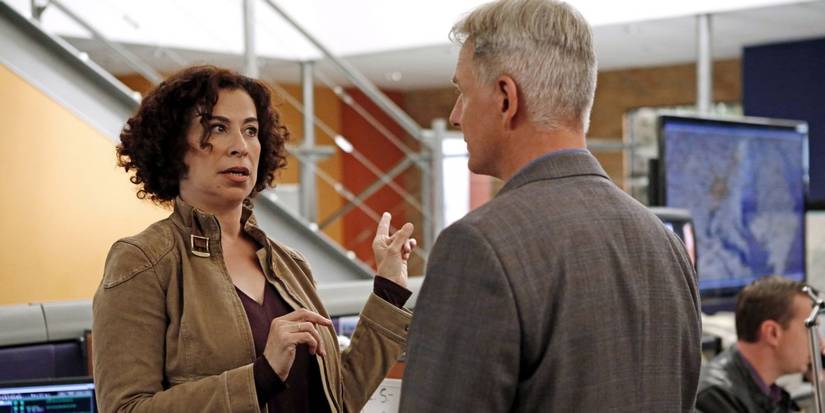 Roma Maffia and Mark Harmon as Vera Strickland and Leroy Jethro Gibbs on NCIS