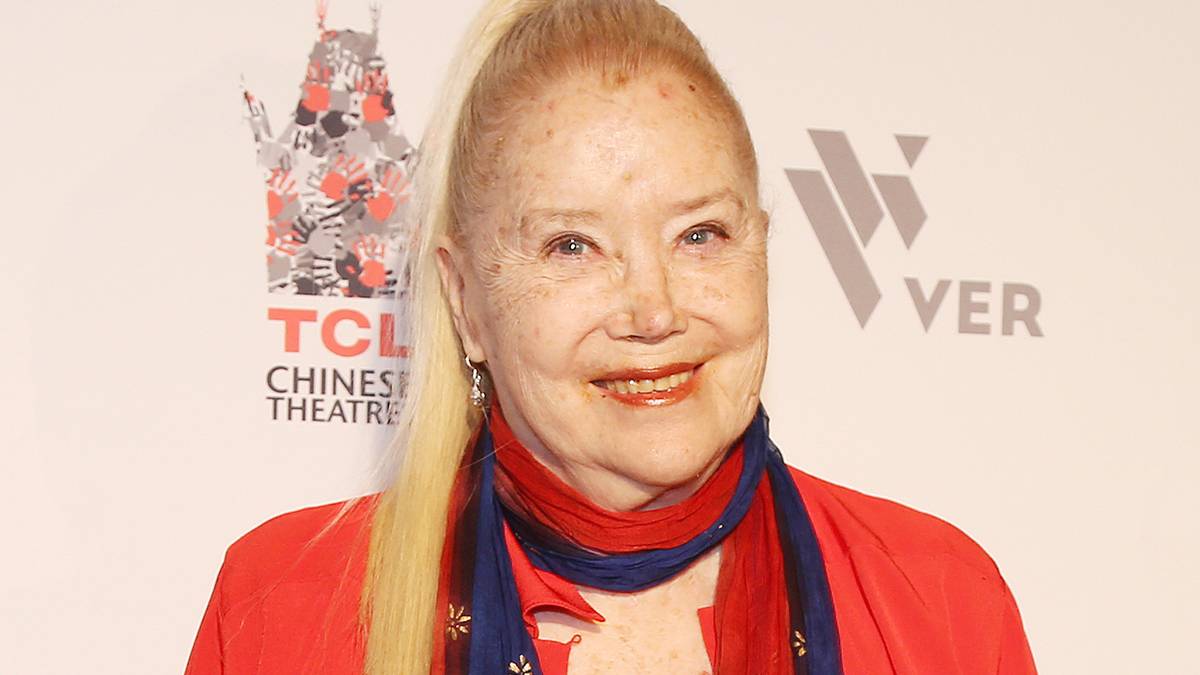 Sally Kirkland on a red carpet