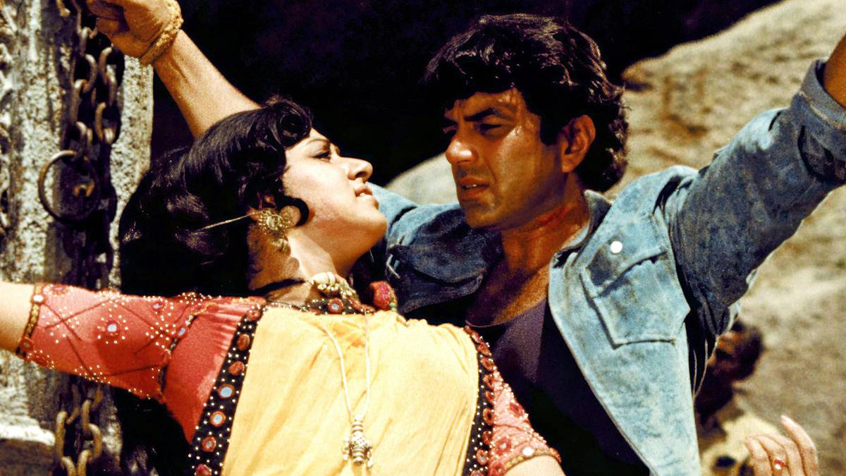 Dharmendra and a woman dancing in Sholay