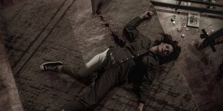 Stana Katic lies on the floor injured and helpless in Absentia.