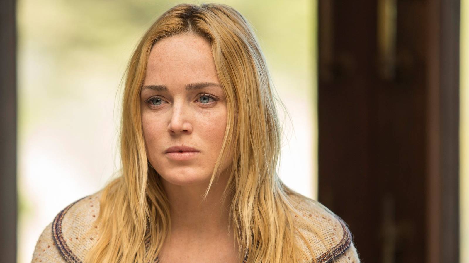 Caity Lotz looks disheveled in Mad Men