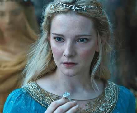 Morfydd Clark as Galadriel holding a ring and looking alarmed in The Lord of-the Rings-The Rings of Power.