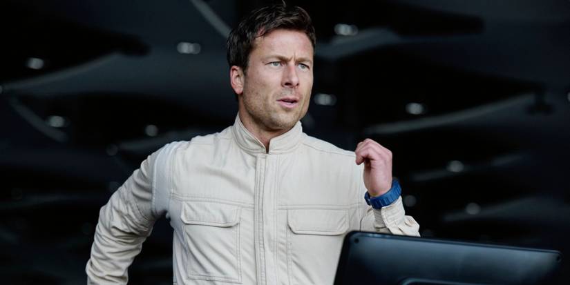 Glen Powell as Ben Richards running on a treadmill in The Running Man (2025).