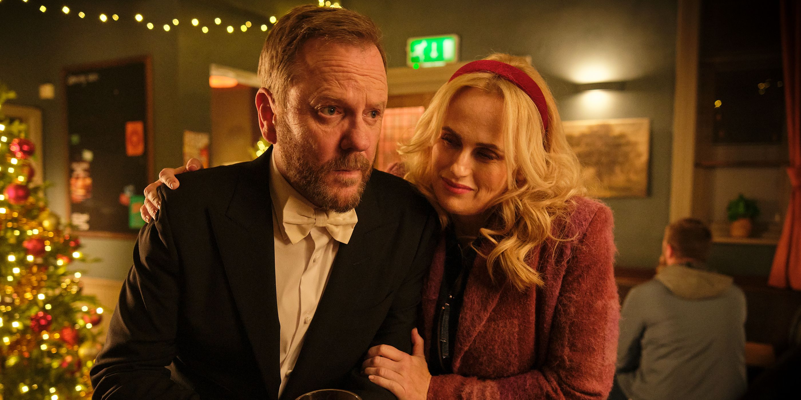 ‘Tinsel Town’ Review: Kiefer Sutherland Leads a Great British Holiday Tradition in This Meta Comedy