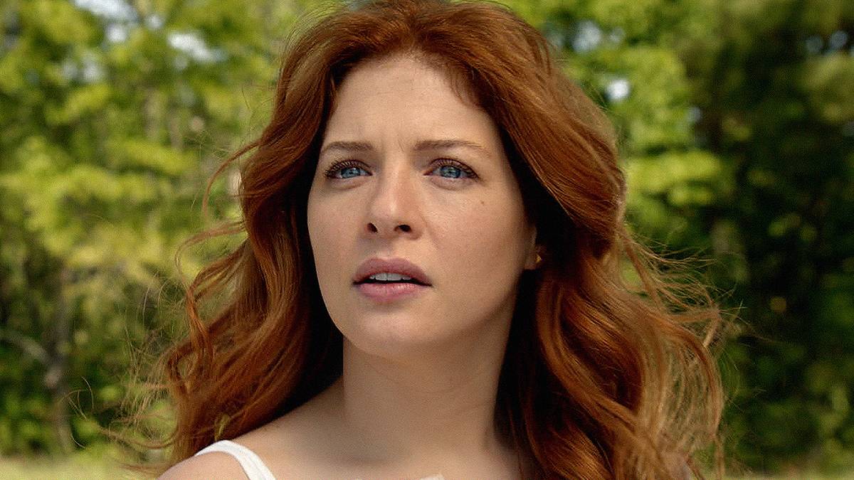 Rachelle Lefevre's Julia looking ahead in Under the Dome