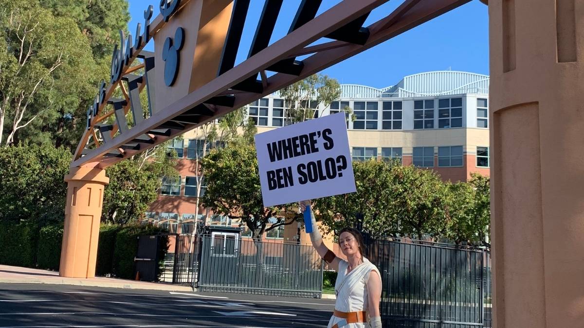 Forceful Protest: Rey Cosplayer Demands Adam Driver's Ben Solo Movie Outside Disney Studios