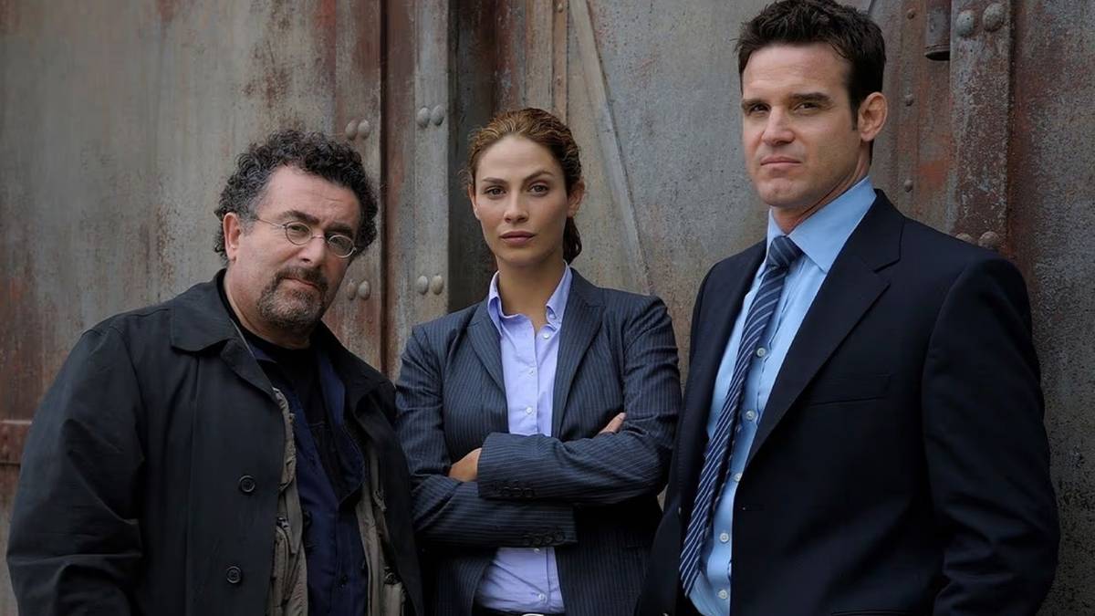 Saul Rubinek as Artie Nielsen, Joanne Kelly as Myka Bering, and Eddie McClintock as Pete Lattimer on 'Warehouse 13'