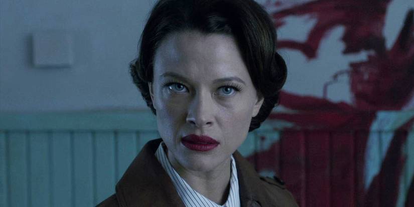 Alisen Richmond-Peck's Olivia with a piercing look in 12 Monkeys