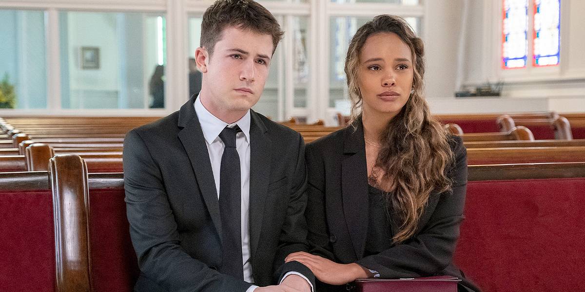 Dylan Minnette como Clay e Alisha Boe como Jessica em 13 Reasons Why.