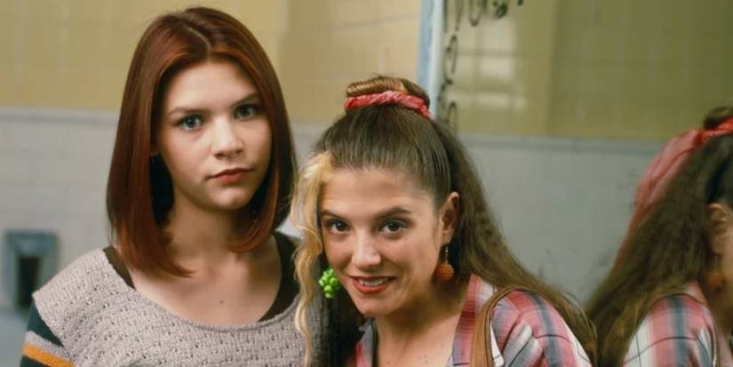 Angela and Rayann standing in the bathroom together in My So-Called Life