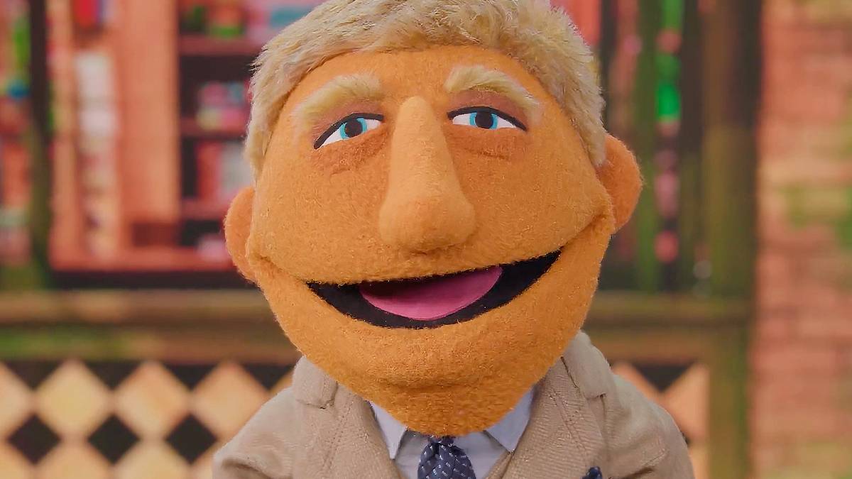 Beignet Blanc, a Muppet version of Daniel Craig's Benoit Blanc, from Sesame Street.