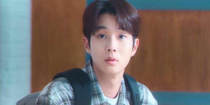 Ko Gyum (Choi Woo-Sik) looking at someone who is off-camera in Melo Movie.