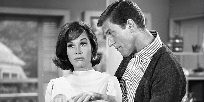 Mary Tyler Moore and Dick Van Dyke standing together in The Dick Van Dyke Show.