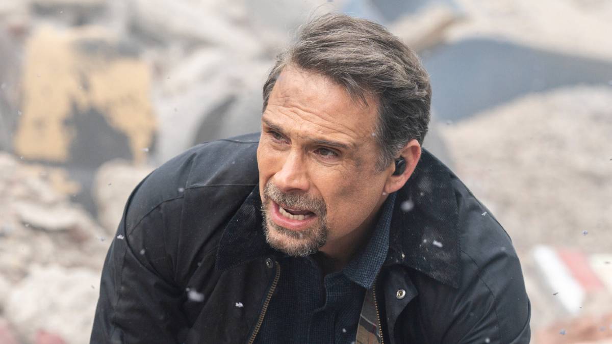 Jeremy Sisto on the job in the snow in FBI Season 8