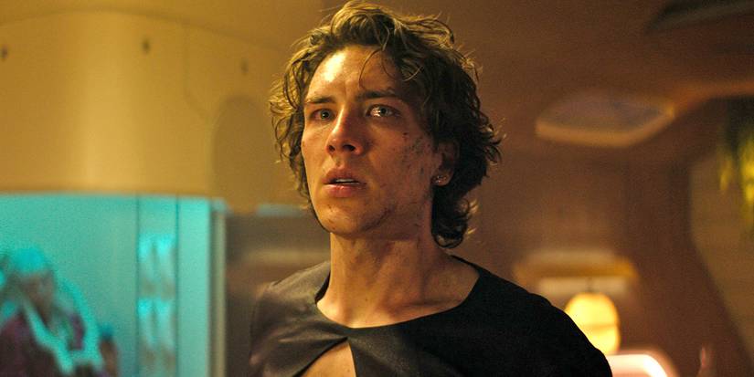 Toran Mallow inside his ship and looking concerned in Foundation Season 3 Episode 7