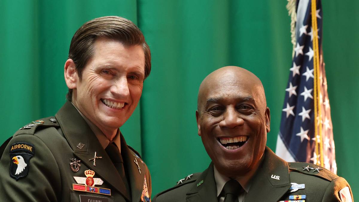 Denis Leary and Joe Morton in the GOING DUTCH 