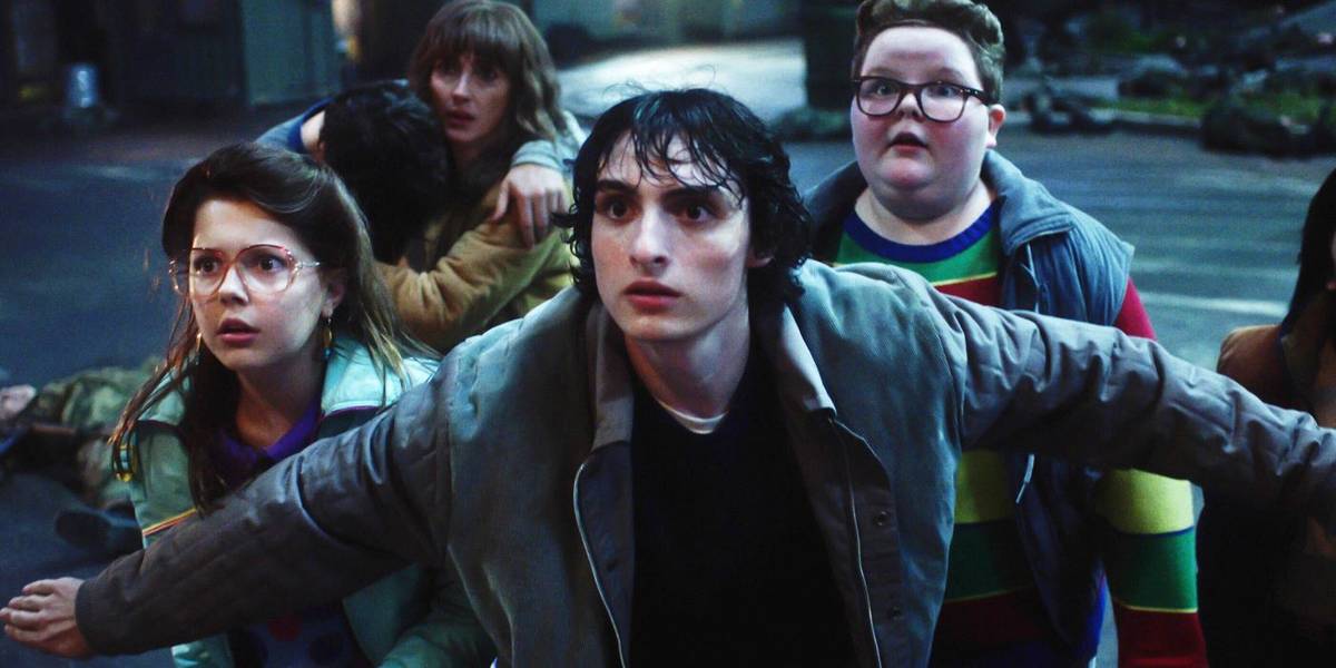 Elenco de Stranger Things em cena da quinta temporada