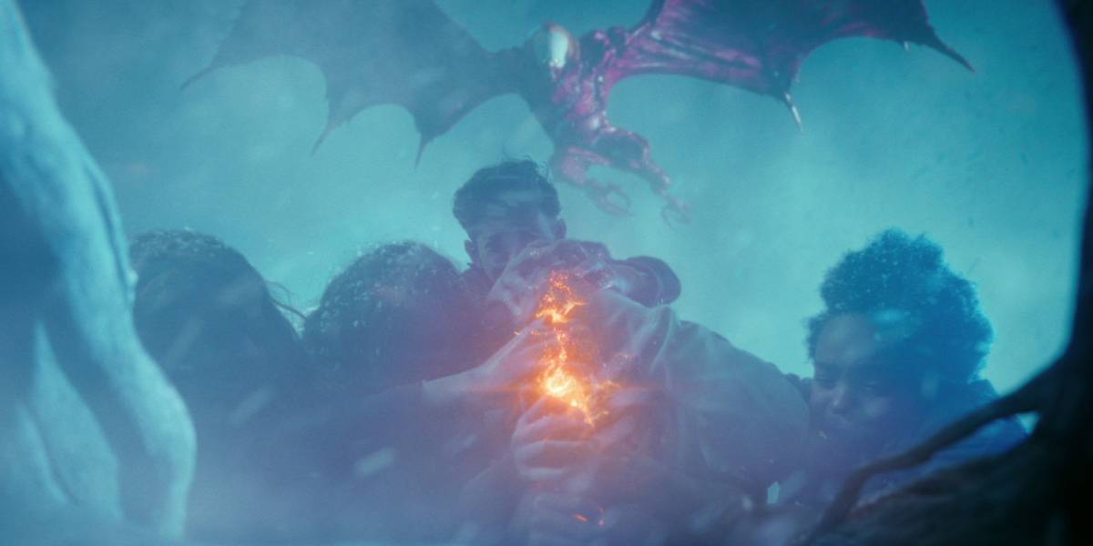 Matilda Lawler, Clara Stack, Arian S. Cartaya, Amanda Christine e Blake Cameron James no final de IT: Welcome to Derry.