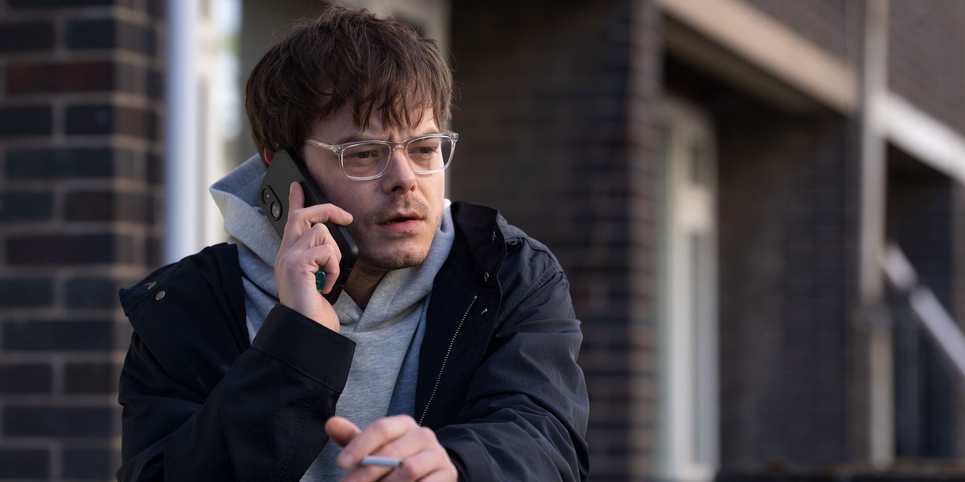 Jim (Charlie Heaton) on the phone in 'Industry' season 4