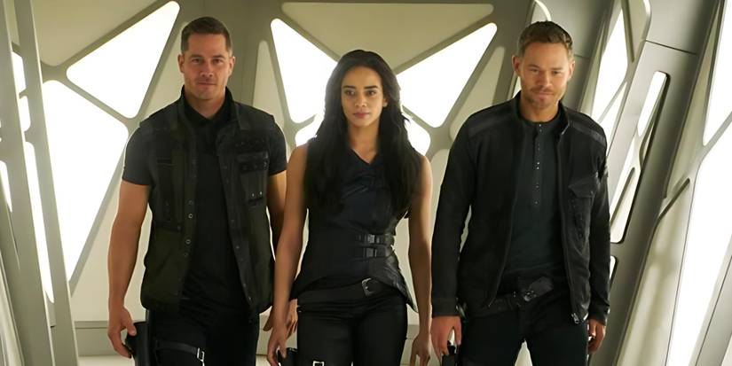 Dutch (Hannah John-Kamen), Johnny (Aaron Ashmore), and D'avin (Luke Macfarlane) in Killjoys