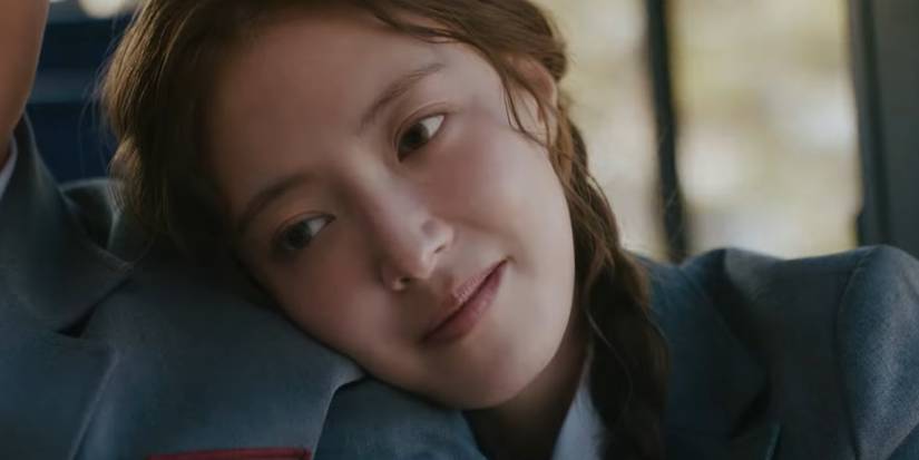 Ji Gang-hee (Lee Se-Young) resting her head on someone's shoulder in 'Motel California'.