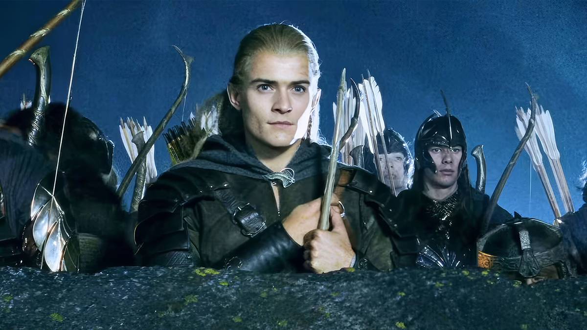 Orlando Bloom looking to the distance with soldiers behind him in The Lord of the Rings: The Two Towers