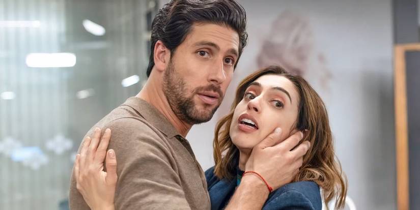 Ana González Bello et Diego Klein sur le point de s'embrasser dans Love From 9 to 5.