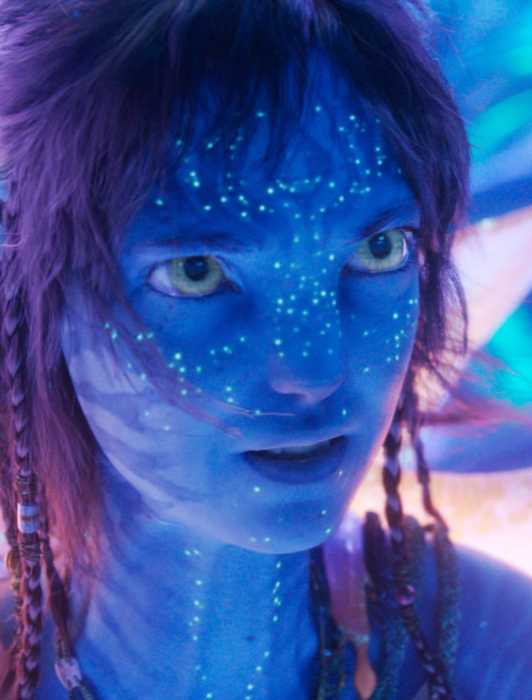 AVATAR: FIRE AND ASH, from left: Sigourney Weaver as Kiri, Jack Champion as Miles 'Spider' Socorro, 2025