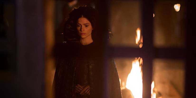Janet Montgomery sebagai Mary Sibley di Salem