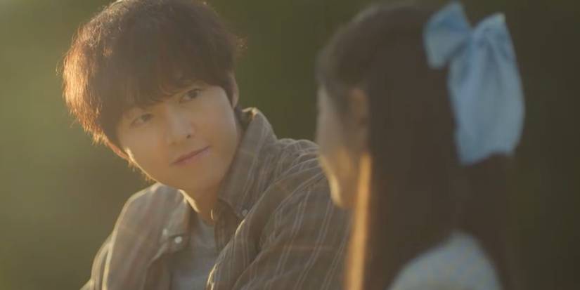 Sunwoo Hae (Song Joong-ki) staring at someone next to him in 'My Youth'.