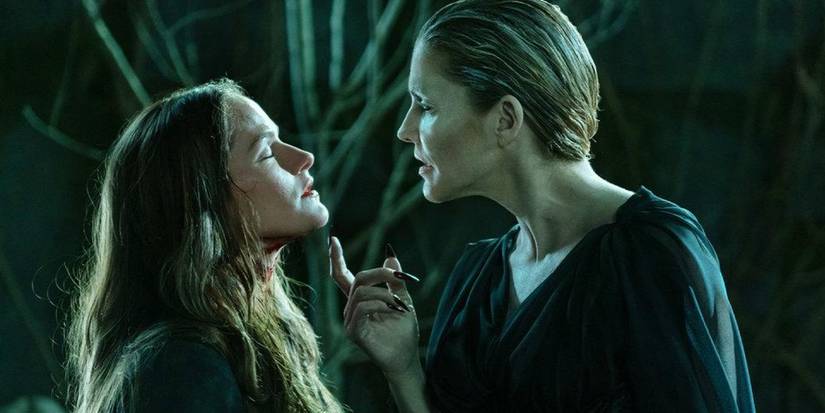 Countess Olivia / Dracula (Tricia Helfer) confronts Vanessa Van Helsing (Kelly Overton) on 'Van Helsing'