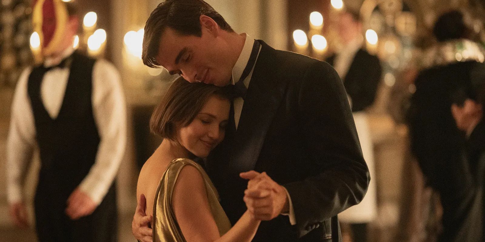 agatha-christies-seven-dials-mia-mckenna-bruce-corey-mylchreest Netflix’s Intense Agatha Christie Mystery Takes Less Than 3 Hours to Binge