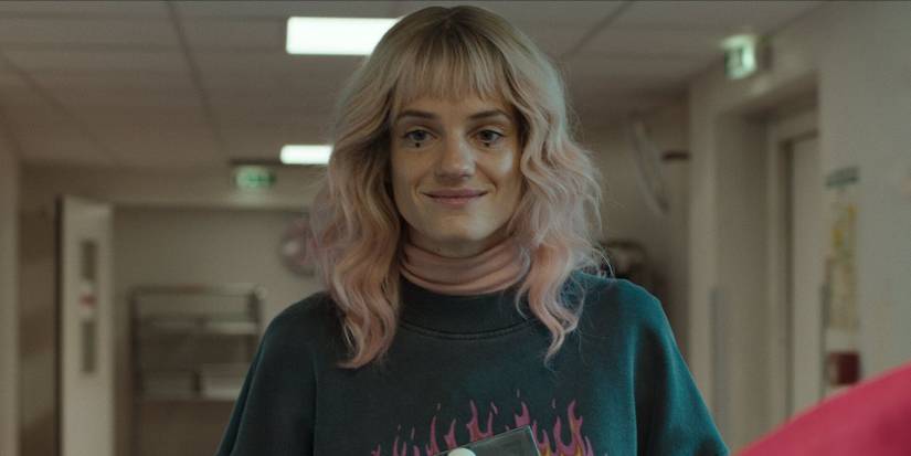 A woman with dark spots below her eyes in a hospital in 'Arthracite'.