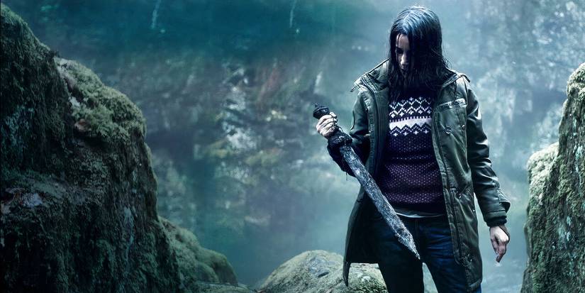 Black Spot's character holding a heavily layered sword.