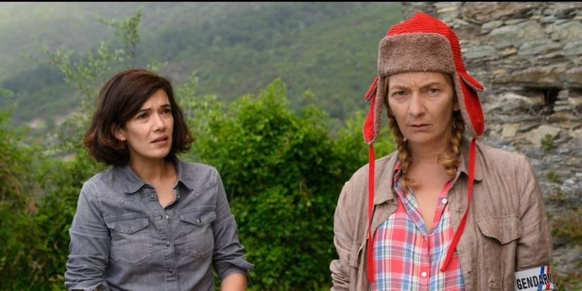 Two women investigating in Capitaine Marleau.